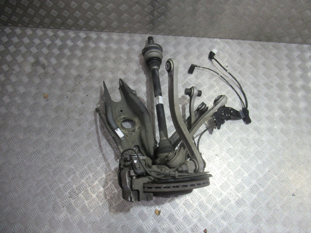 фото №1, Mercedes c w205 подвеска поворотный кулак задняя задние левая левая приводной вал