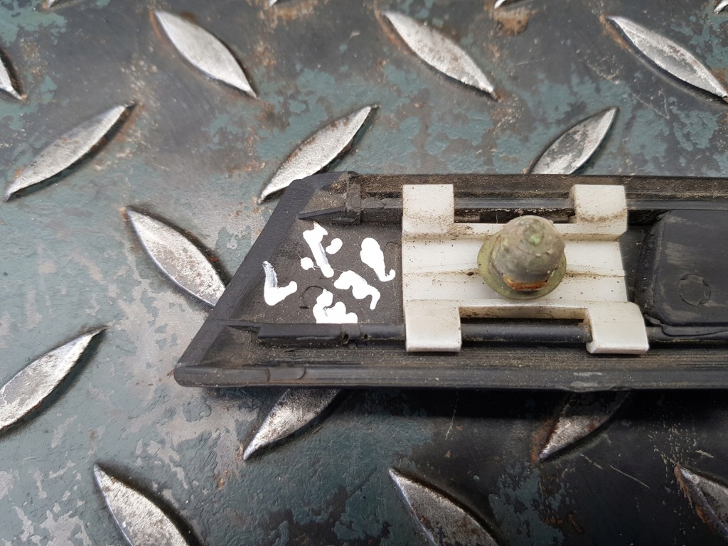 Молдинг крыла левая перед хром оригинал 8 208 387 bmw 7 e38 дорестайлинг в Украине