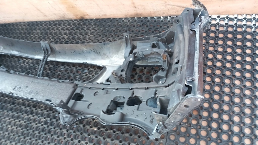 фото №12, Mercedes w203 amg бампер перед противотуманная фара