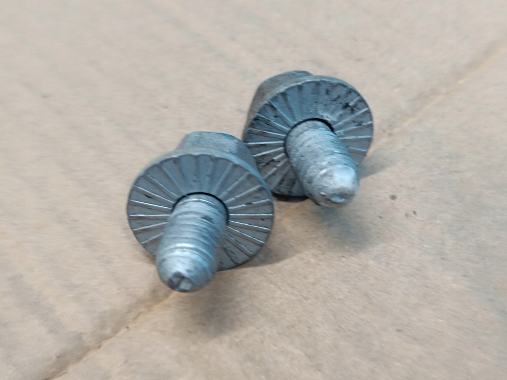 фото №7, Vw golf 8 variant lift 1.5 tsi 110kw 2024 r болты подрамник подрамник подрамник задняя