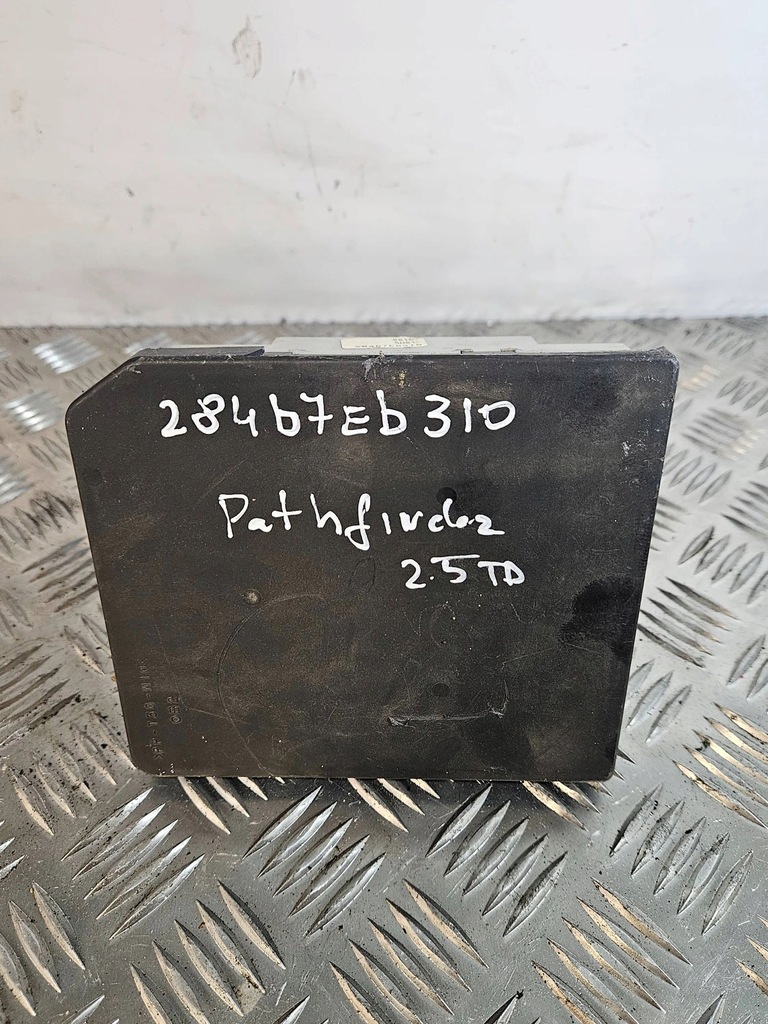 фото №2, Nissan pathfinder r51 2007 рамка / модуль предохранителей