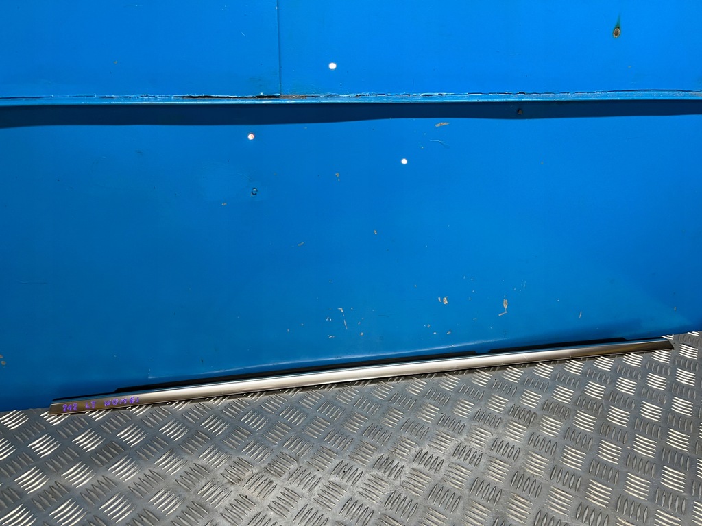 фото №1, Mercedes w212 kombi молдинг уплотнитель левый задняя