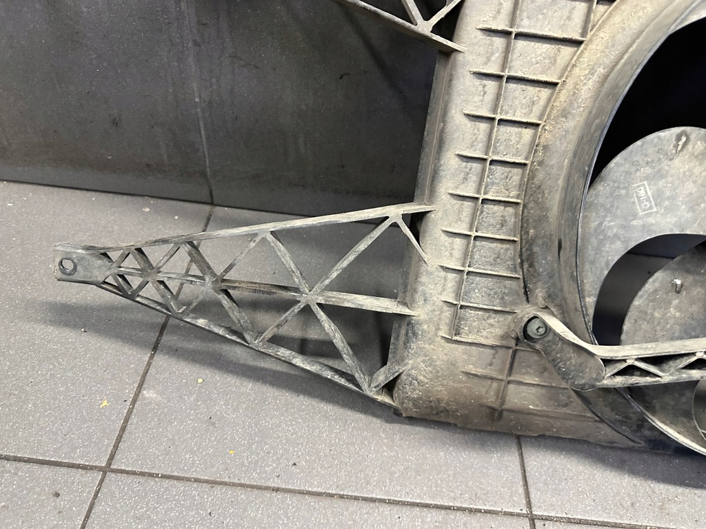 фото №10, Вентилятор радиатора корпус vw golf iv 1j0121207d