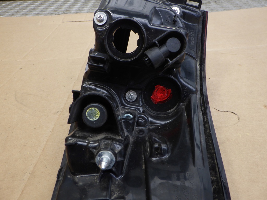 фото №7, Лампа левый задняя toyota corolla 81560-02d11 sedan