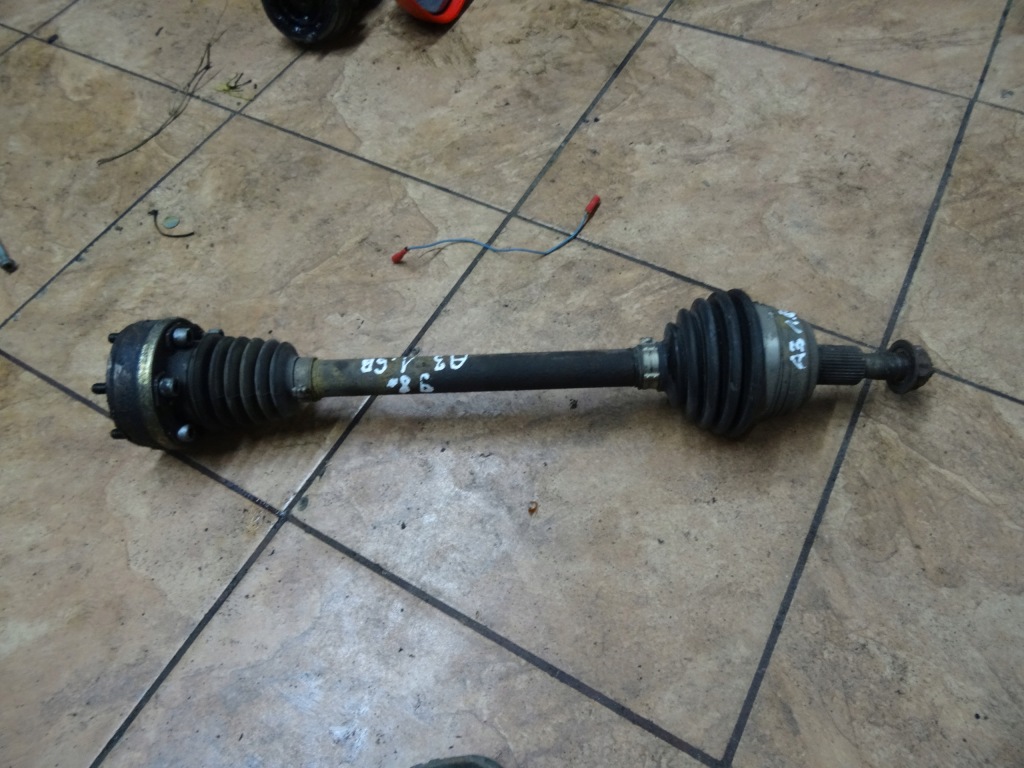 Купити Audi a3 1.6b 3d 98' привідний вал ліва