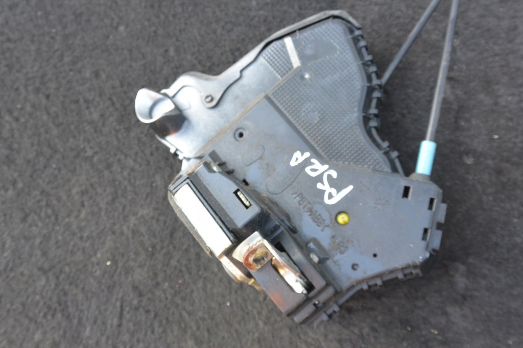 фото №8, Замок дверь правый левый перед toyota prius plus + europa