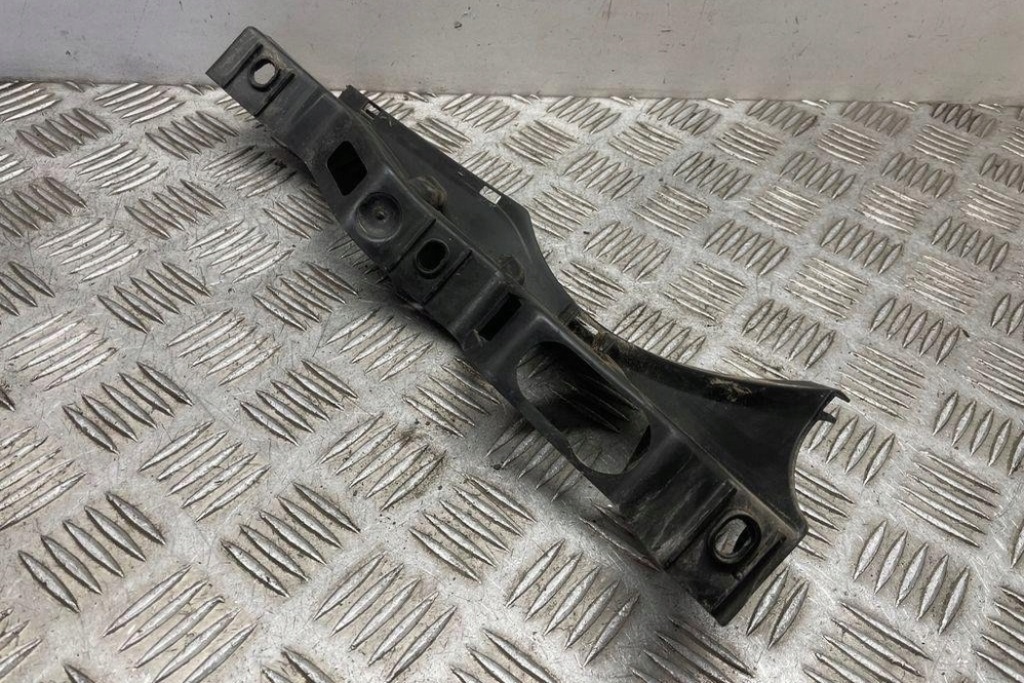 фото №8, Правый направляющая передний бампера vw passat b7 alltrack 365 3c0807890 1.9l