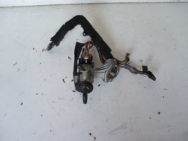 фото №1, Toyota corolla e12 замок зажигания колодка ключ