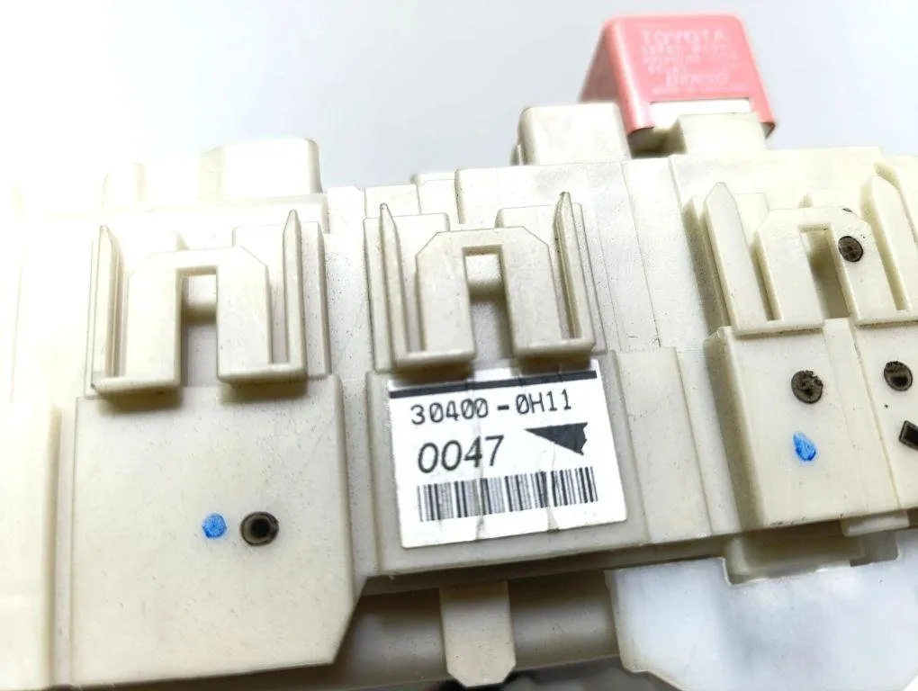 Коробка предохранителей toyota avensis estate _t27_ 8273005150b 2.23l с Разборки