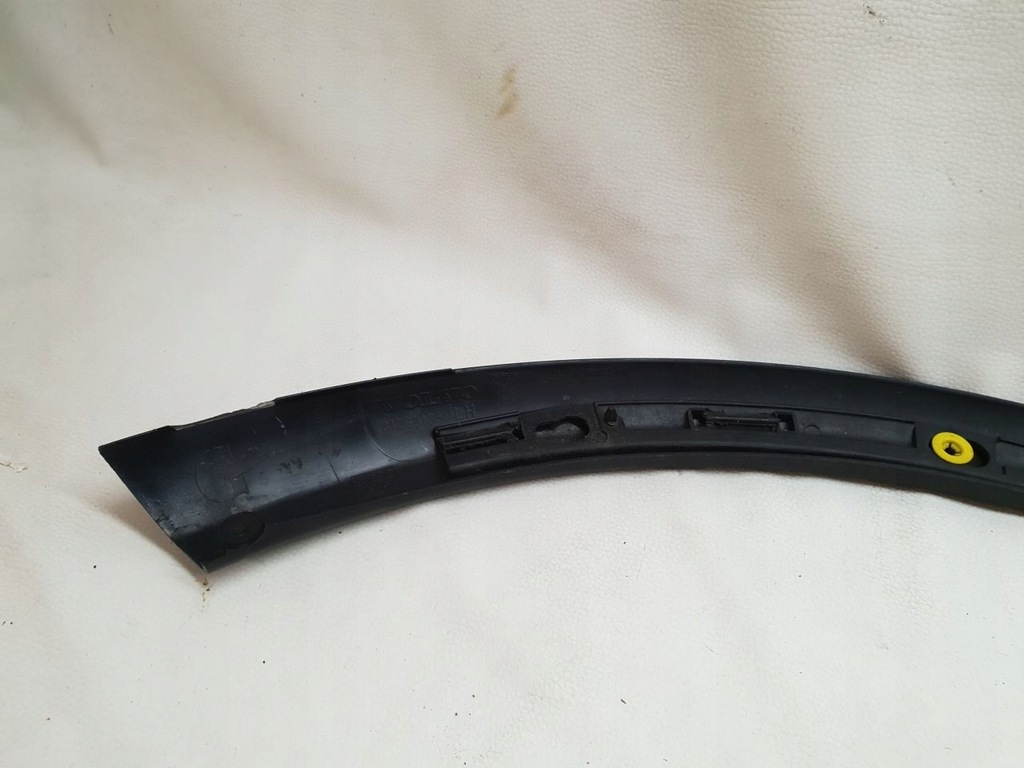 фото №10, Volvo c30 молдинг na крыло левый задняя 31283136
