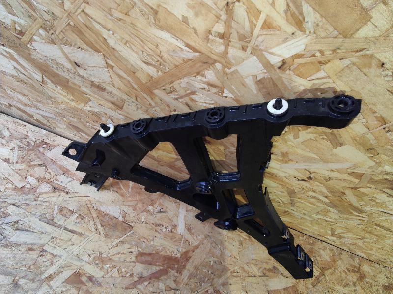 фото №9, Направляющая бампера задняя кронштейн jaguar f-pace x761