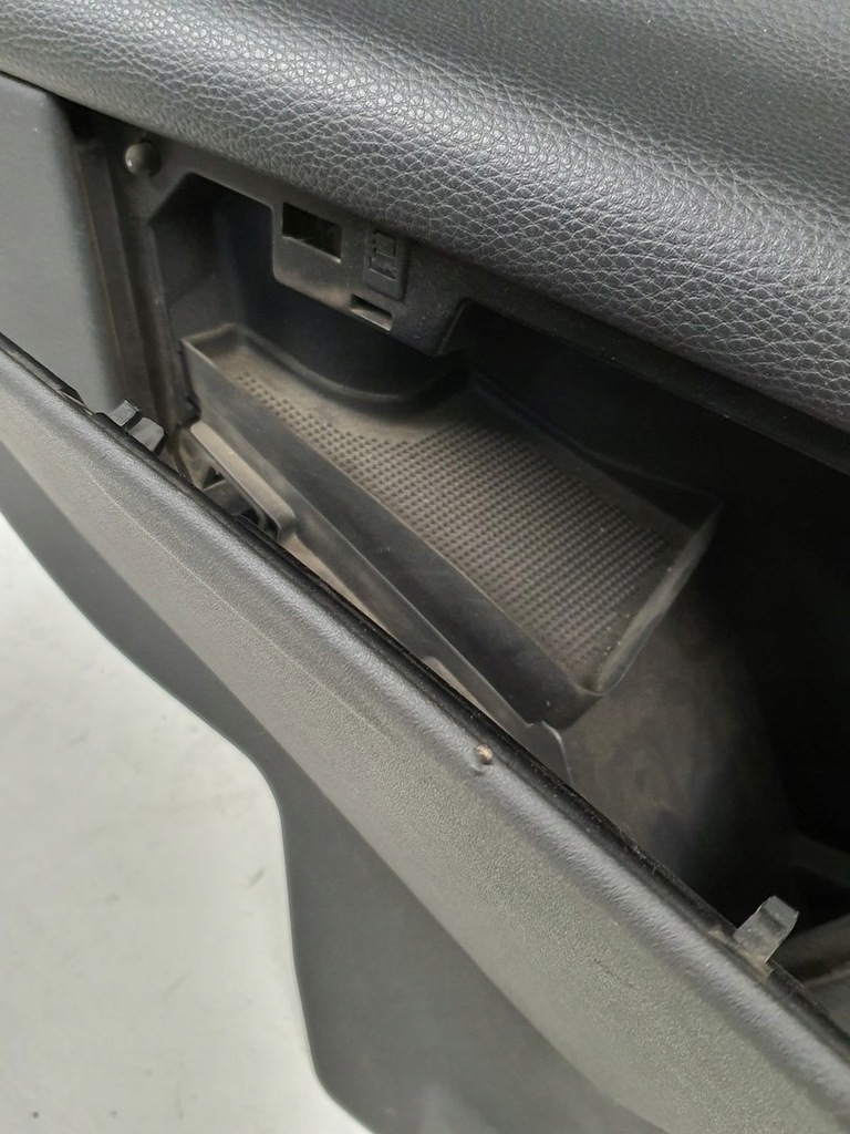 фото №7, Оббивка обшивка правий задня volvo c70 ii cabrio