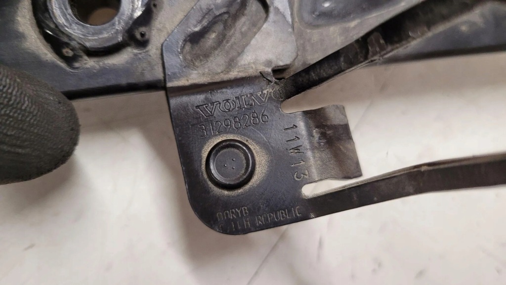 Решётка радиатора volvo v40 cross country 526 31298286 1.6l дизель 84kw 2014 Киев