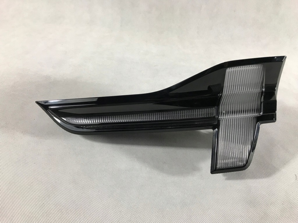 фото №1, Ford mustang mach-e лампа задняя правая idealna led!