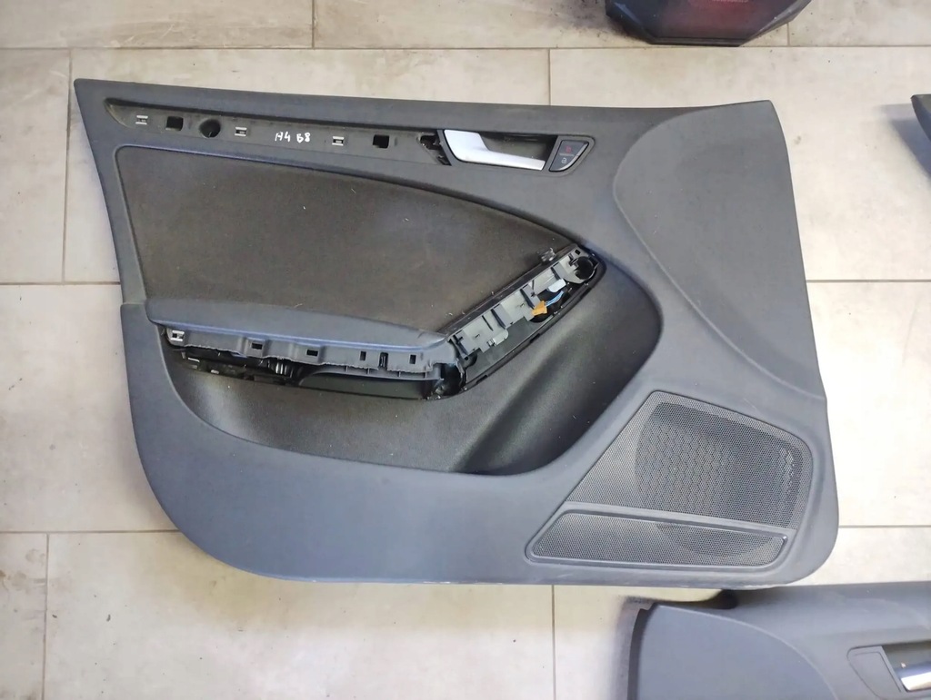 фото №9, Обшивки дверь audi a4 b8