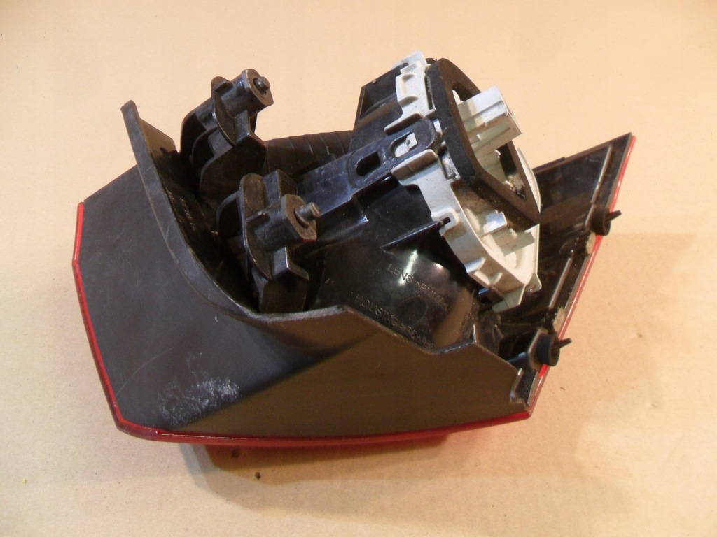 фото №12, Права лампа задня - vw golf vii 7 kombi - 5g9945096c