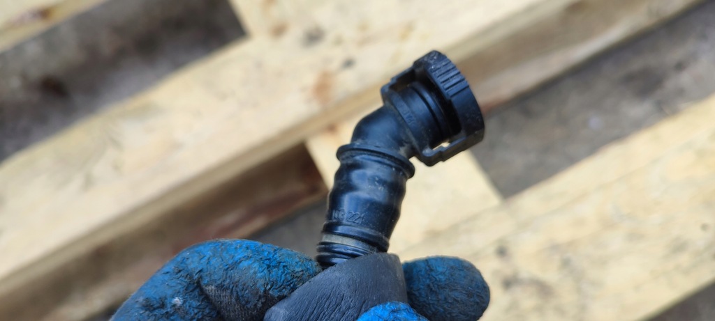 фото №4, Шланг вентиляційний audi a6 c7 2.0tfsi 06j103221