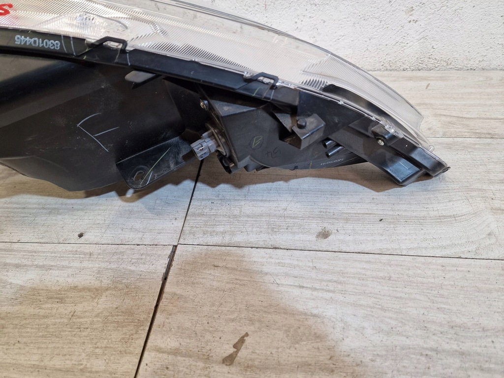 фото №8, Mitsubishi space star фара левый лампа левая 8301d445