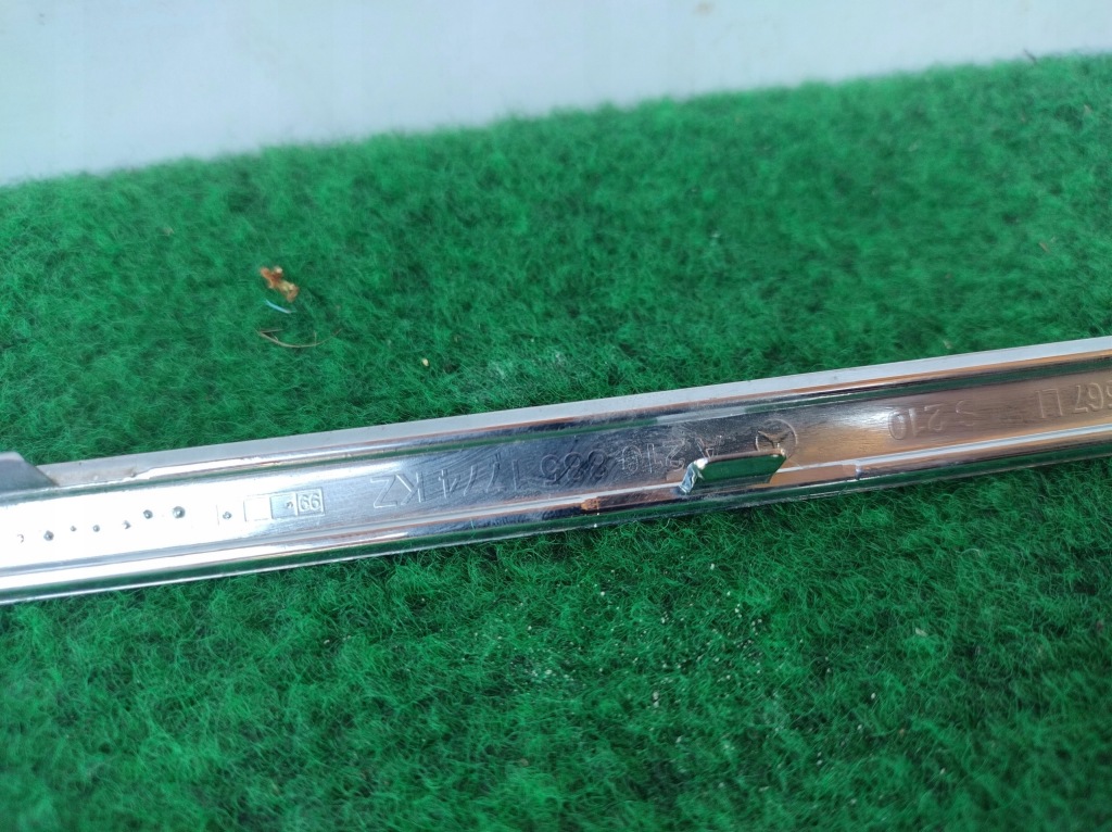 фото №2, Mercedes e-klasa w210 левый хромированная накладка хром бампера