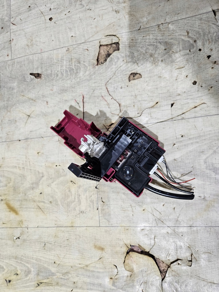 фото №3, Toyota yaris cross клемма plus предохранитель