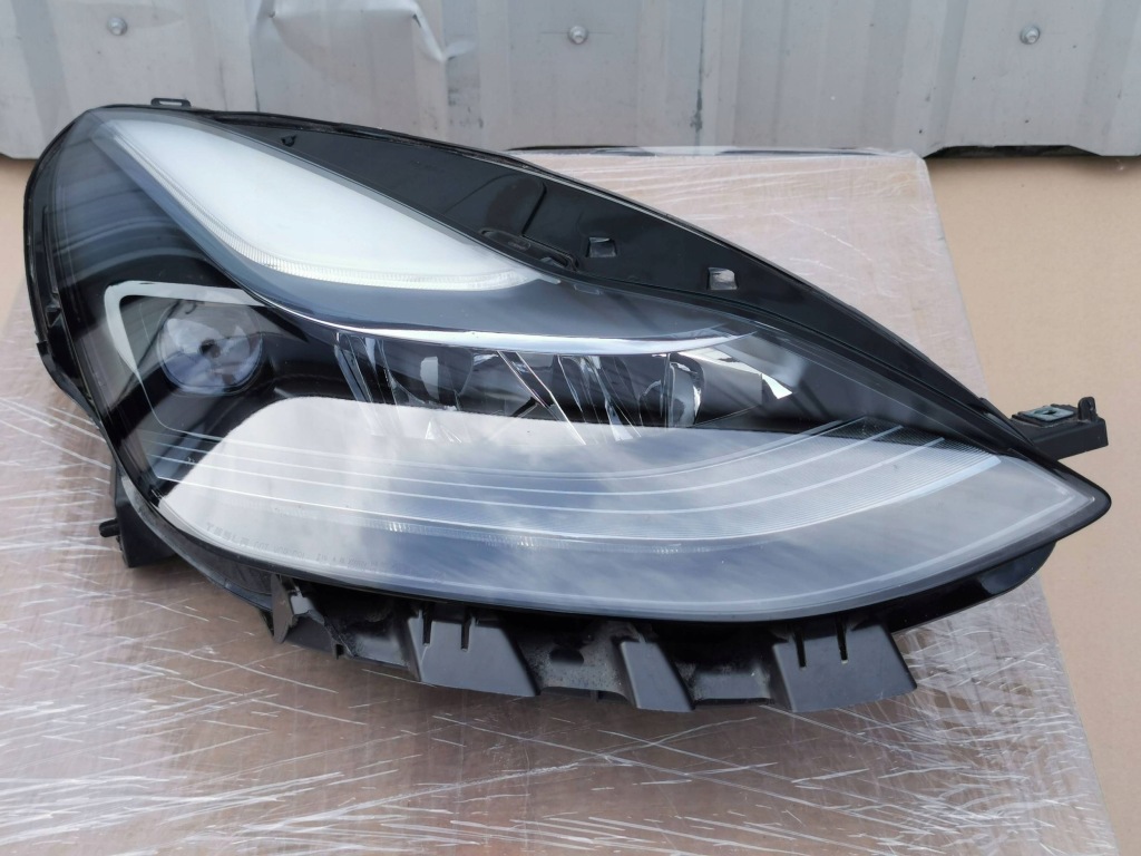 Tesla 3 рестайлинг  20- y фара передняя правый  led 1514953- 00-d Цена