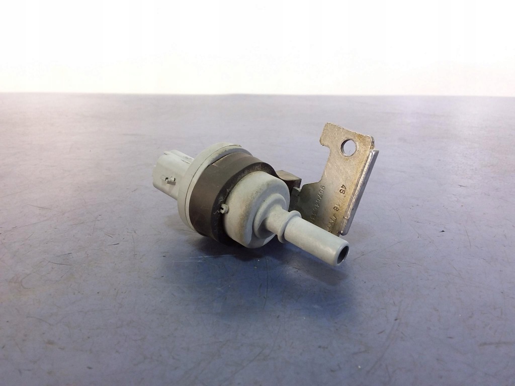 фото №1, Peugeot 2008 1,2 vti клапан датчик вакууму