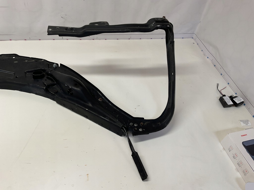 фото №4, Mercedes r-klasa 251 w251 pas передний верхний усилитель