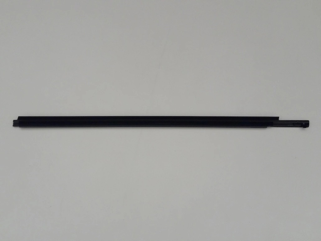 фото №9, Land cruiser 200 v8 молдинг уплотнитель правый перед