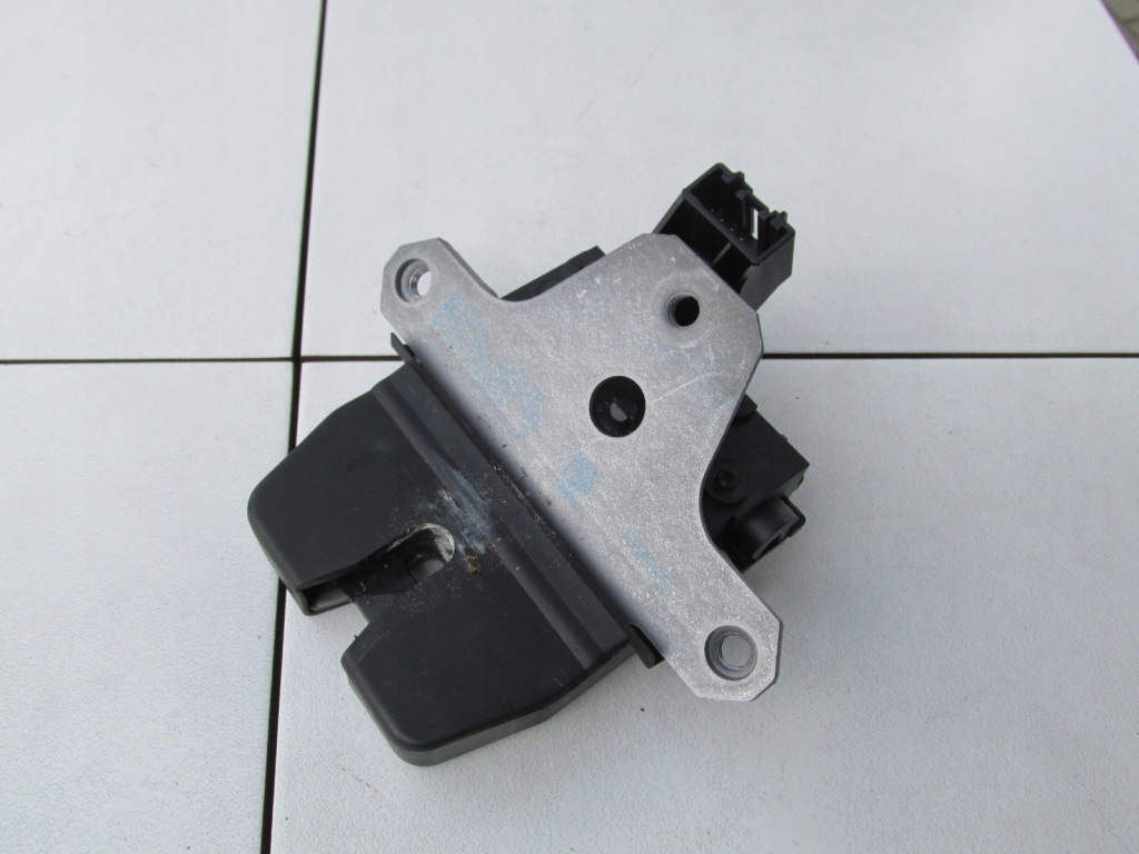 фото №2, Ford kuga mk1 замок скло кришки багажника задня