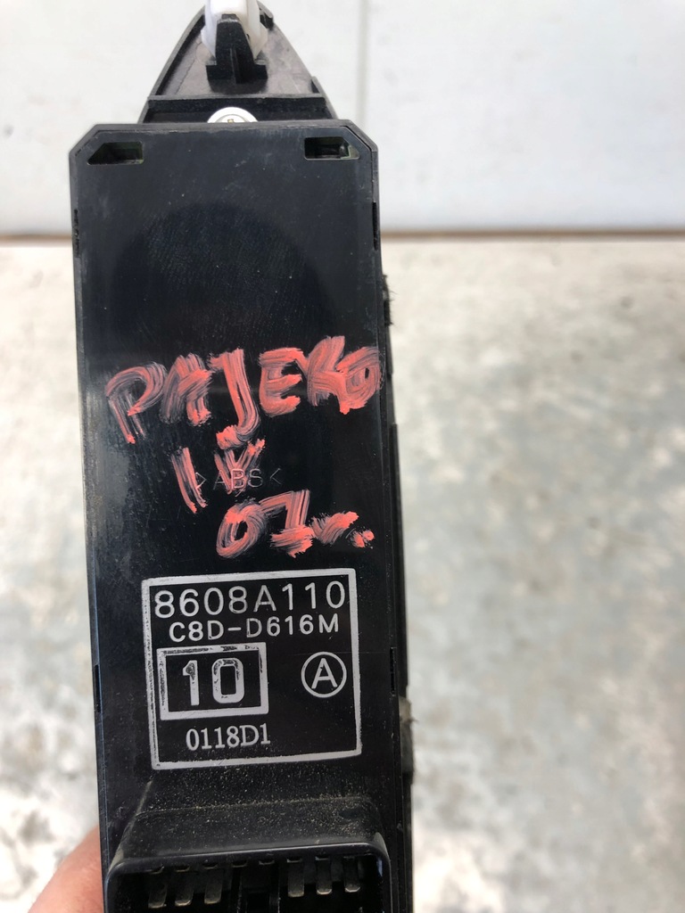 фото №8, Перемикач вікон лівий перед mitsubishi pajero iv 8608a110