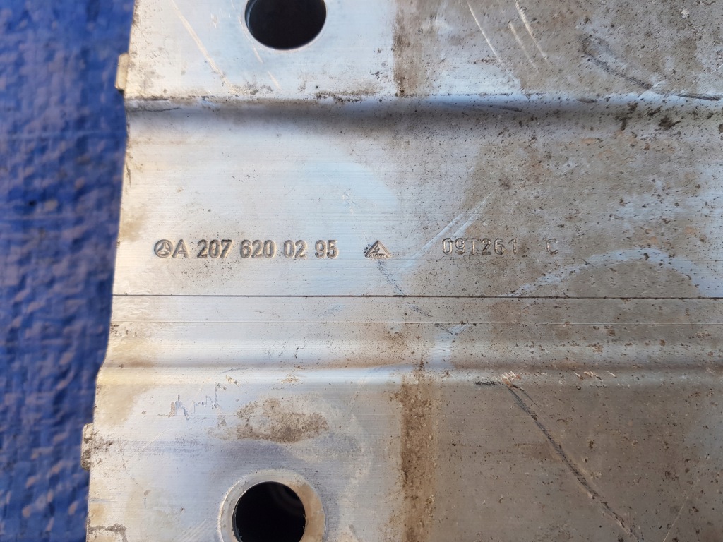 фото №7, Mercedes e klasa w207 отбойник зона деформации правая