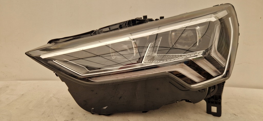 Купити Audi q3 83a full led matrix фара передня ліва