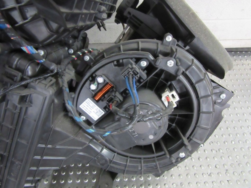 фото №10, Jeep cherokee kl 2.4i 16-17 отопитель испаритель вентилятор корпус eu kpl