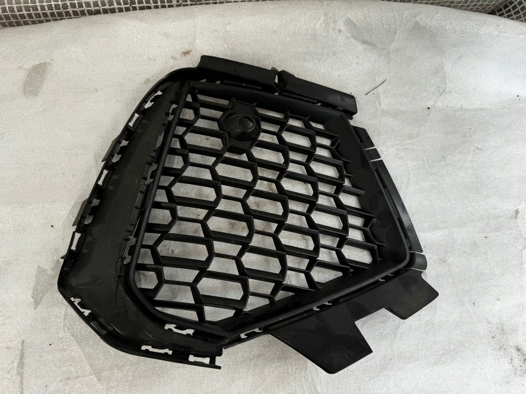 фото №1, Audi q3 права решітка бампера