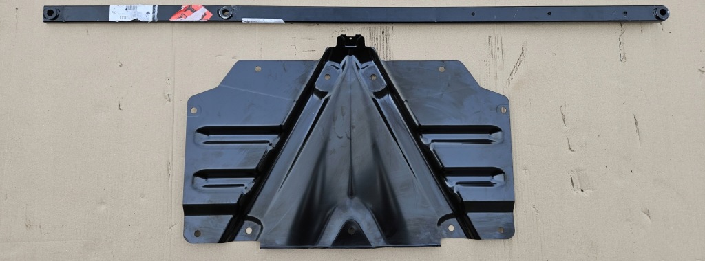 Плита двигателя maserati grancabrio quattroporte m139 082063300 / 082063400 Цена