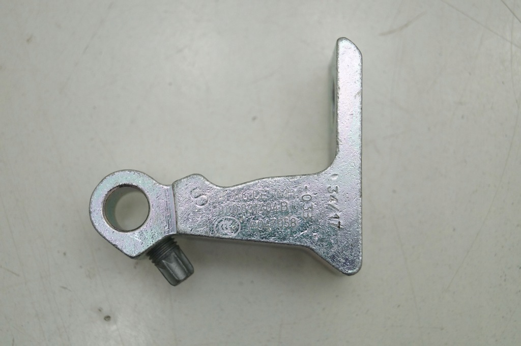 фото №1, Audi a1 8x0 петля дверь правый перед 8x0831404b