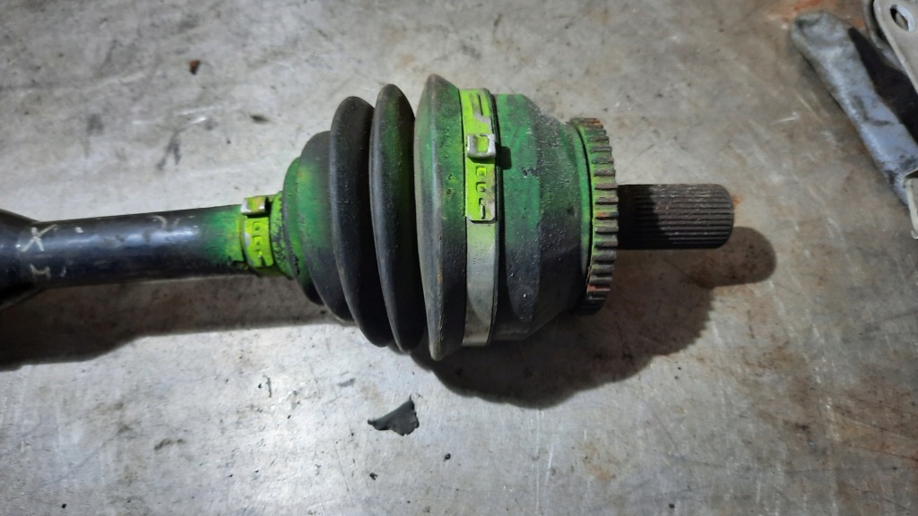 Привідний вал права 30651436 volvo xc90 2.4 d5 автоматична коробка передач Ціна