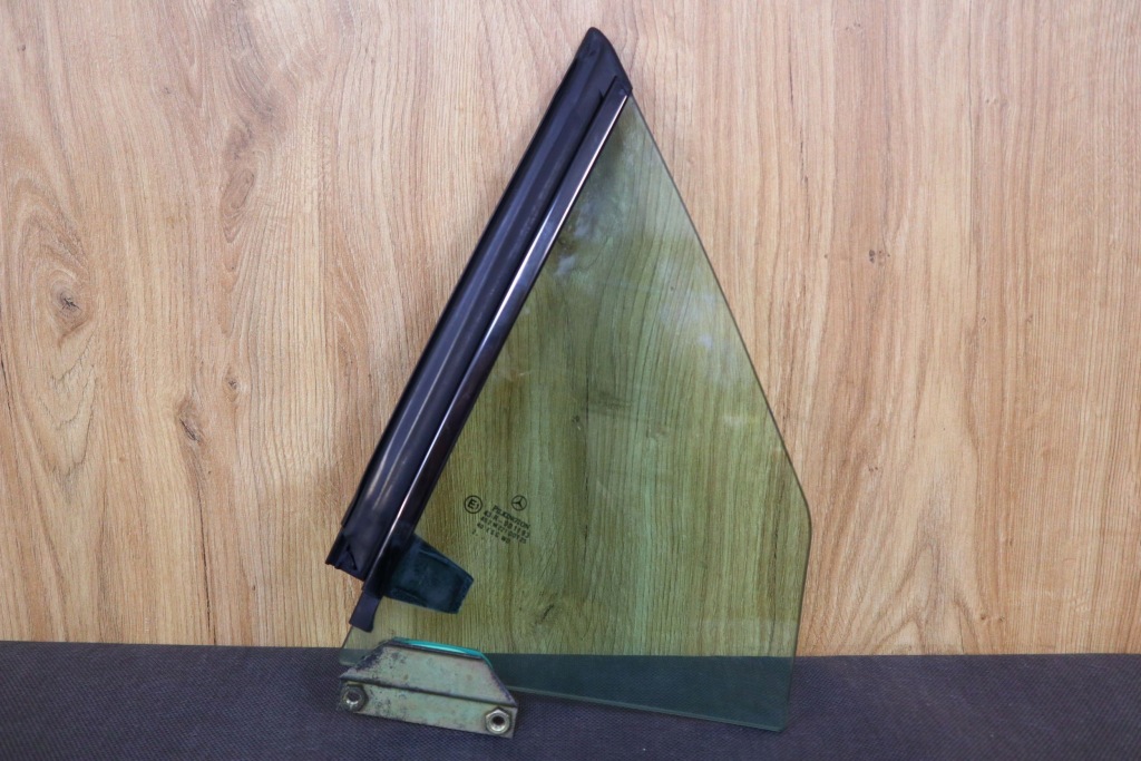 фото №1, Mercedes slk r170 стекло левая кузовная боковая задняя 2002 rok a1706700310