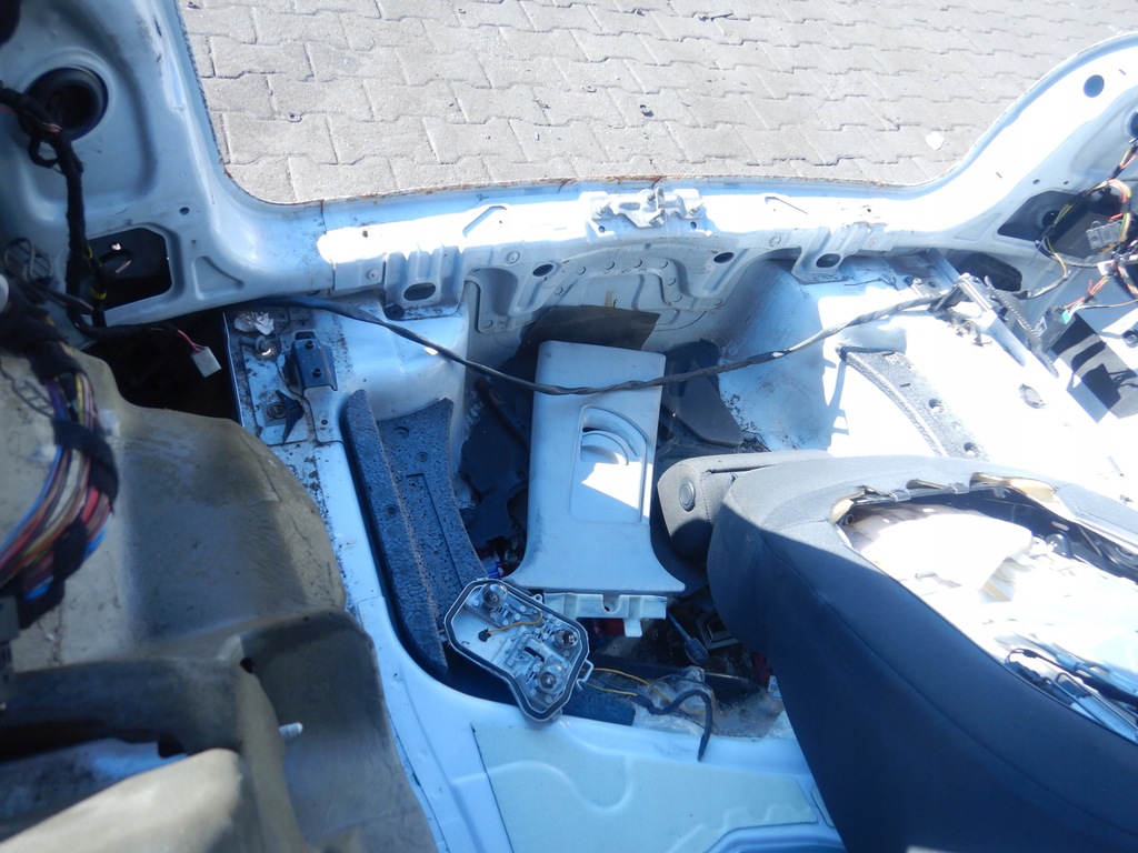 фото №4, Audi a4 b7 kombi avant 04-08 pas задняя задний поддон