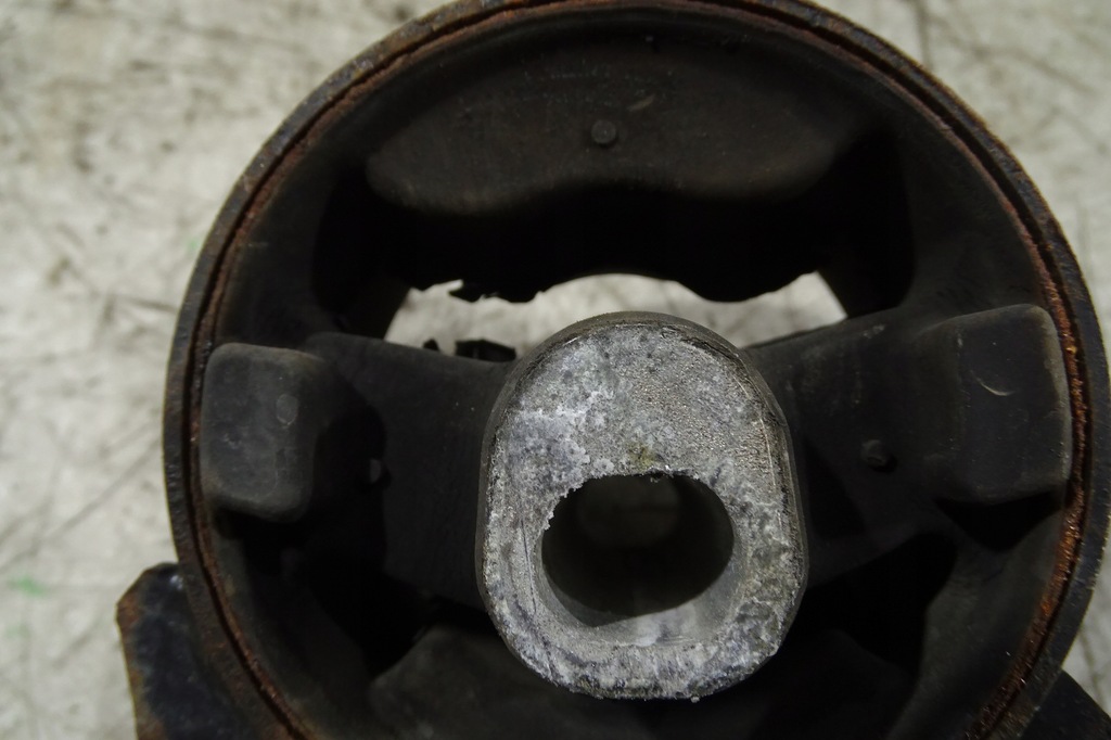 фото №14, Journey freemont 11- 3.6 кронштейн подушка 68051873ab