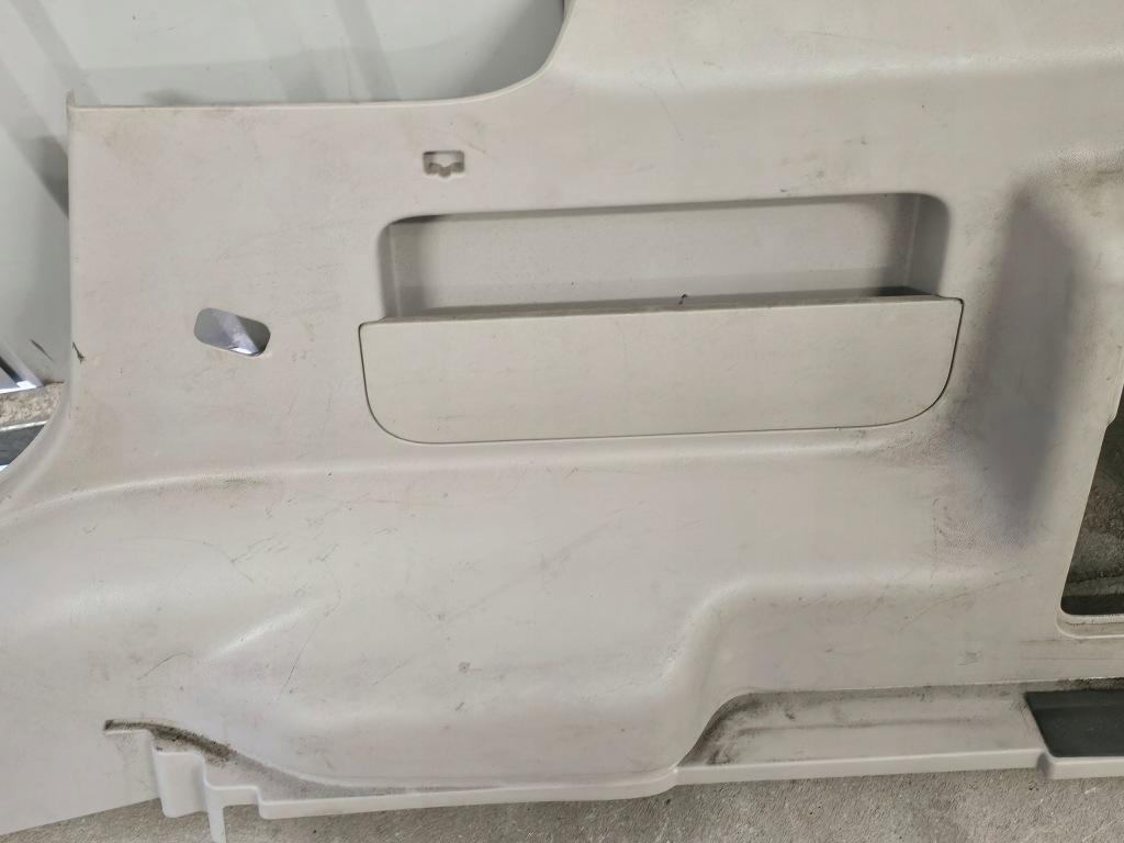 Mercury mariner 06-10 обшивка багажника ліва праві 8l84 7831013 америка Оригінал