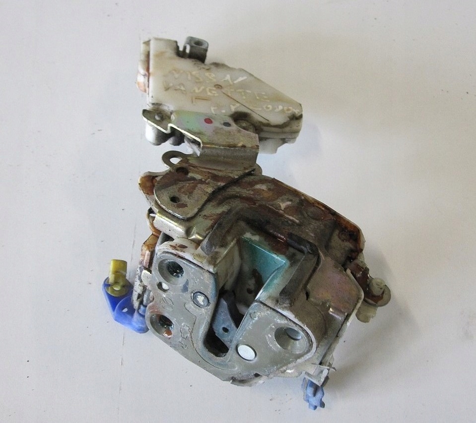 фото №1, Замок дверь передний правый nissan vanette 2000r