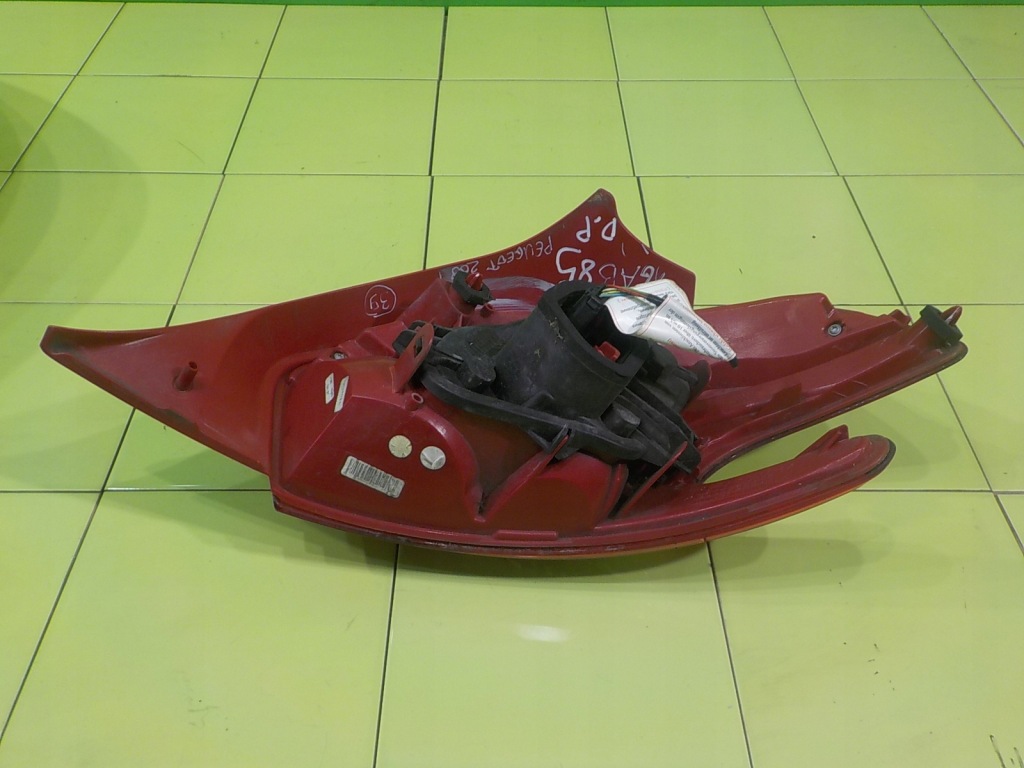 фото №6, Peugeot 208 i 1.4 e-hdi 13r hb 5d лампа левая задняя 9672628280-02