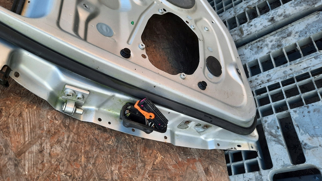 фото №11, Рама рамка дверь правый задняя volkswagen golf v 07r