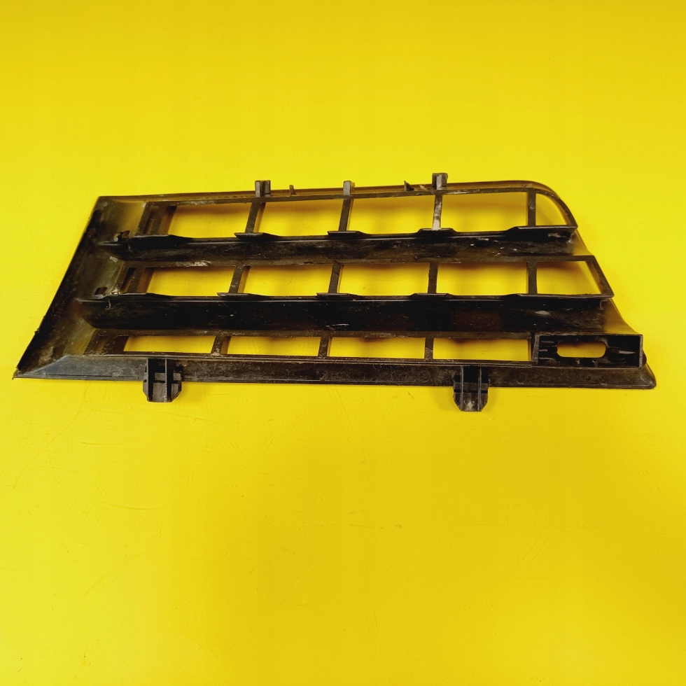 Решётка бампера правый  перед renault megane 2 d8200114157e nr11 Недорого