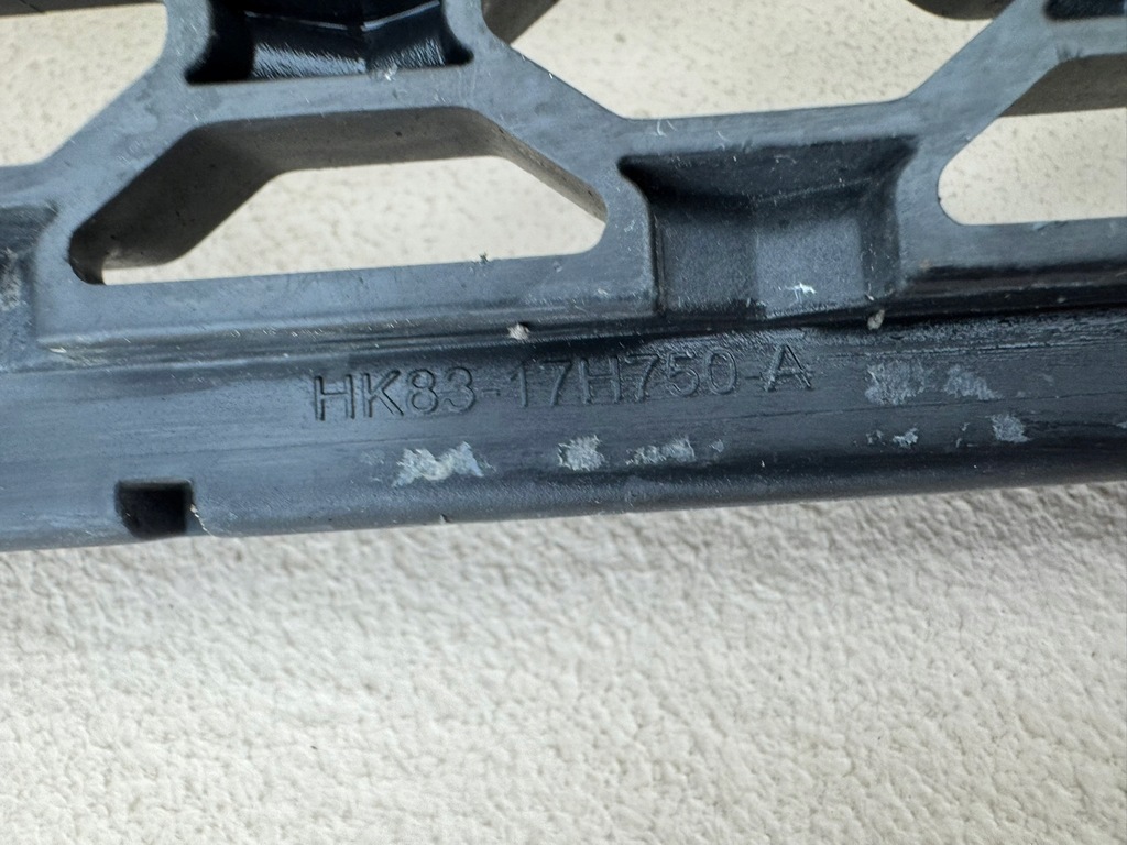 фото №16, Jaguar f-pace x761 16r- решётка средняя бампера перед hk83-17h750-a