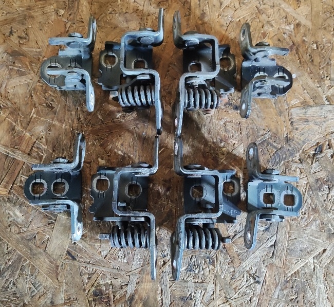 фото №1, Петли дверь правый перед jeep patriot графитовый