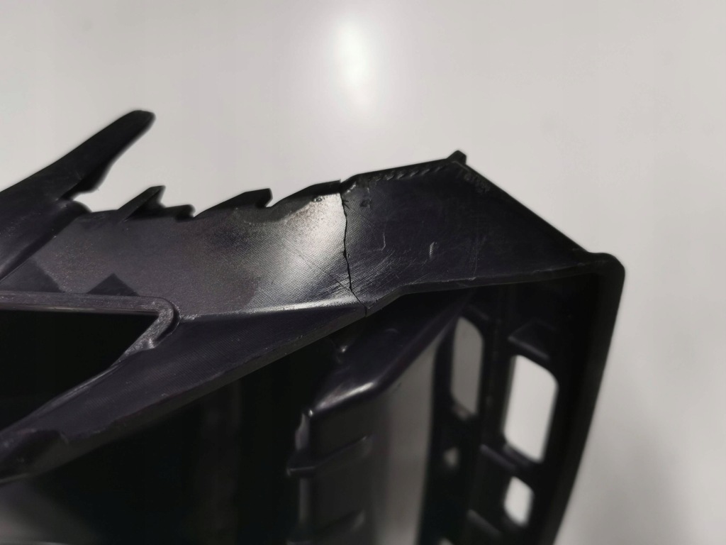 Решётка бампера передний bmw 1 f40 правый  1 левая 383. Цена