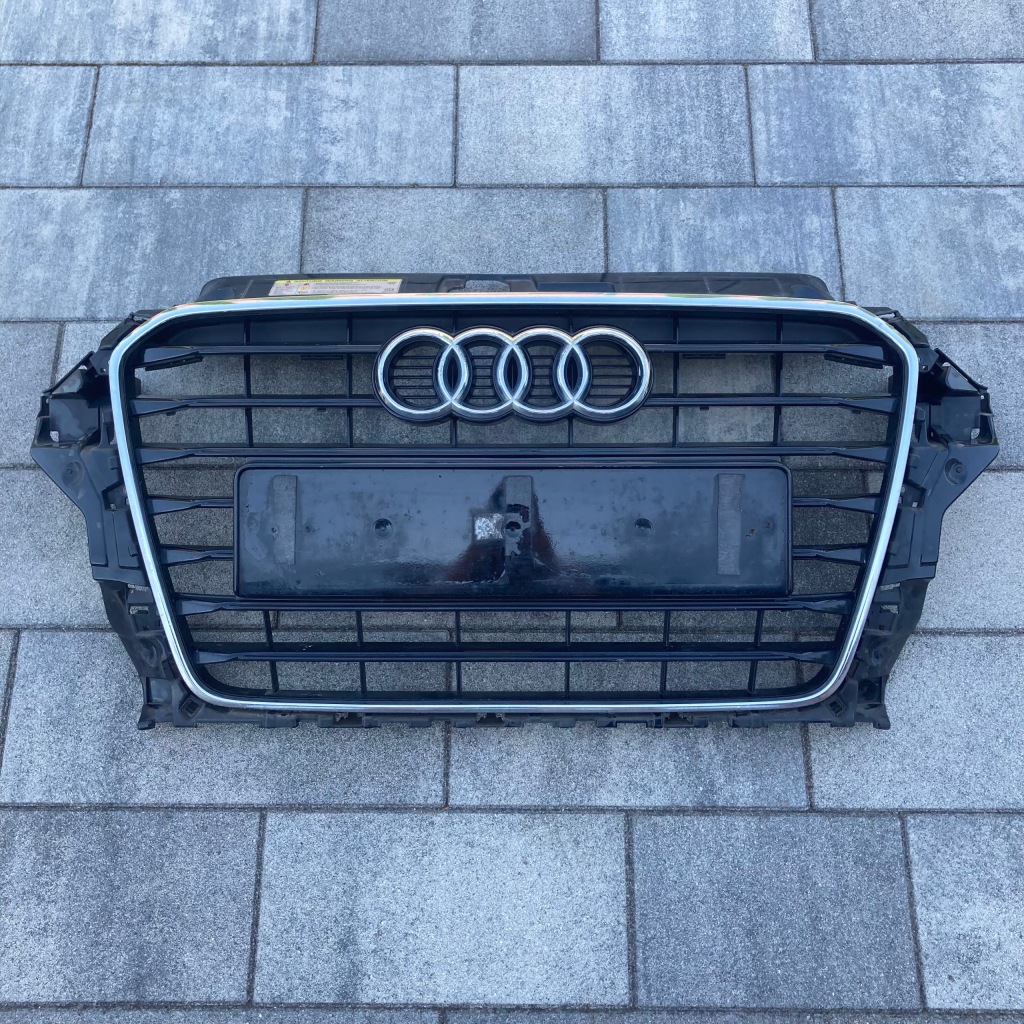 Audi a3 8v 2012- решётка радиатора решётка радиатора бампера перед s-line 8v3853037 / 8v3853651 Киев