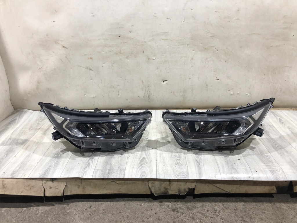 фото №1, Toyota rav4 v лампы фары полный